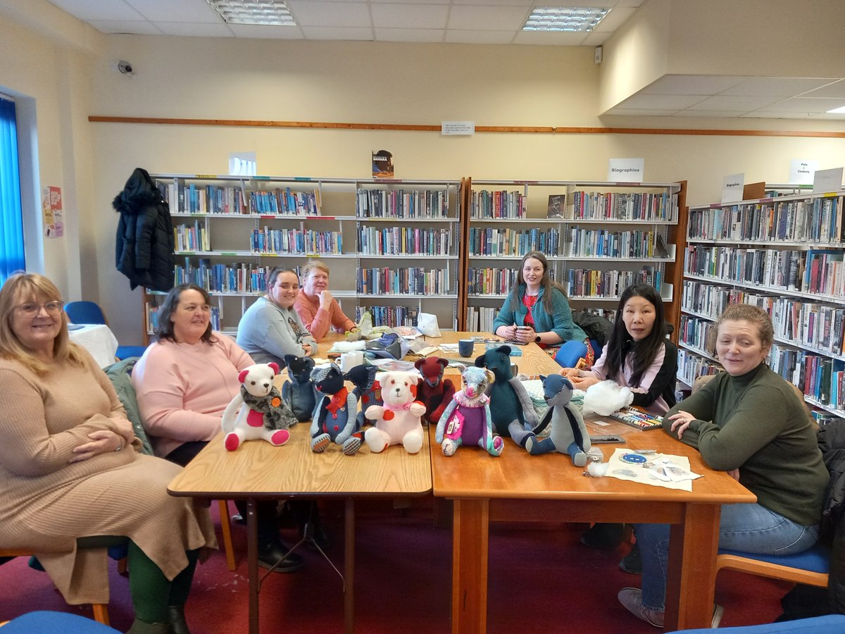 LibrariesGalway's tweet image. Ballybane Library hosted a series of Memory Bear workshops over the last 6 weeks. Participants enjoyed their time crafting, sharing stories and bringing their creations to life.   Well done to all involved!
#MemoryBears #BallybaneLibary #Galway