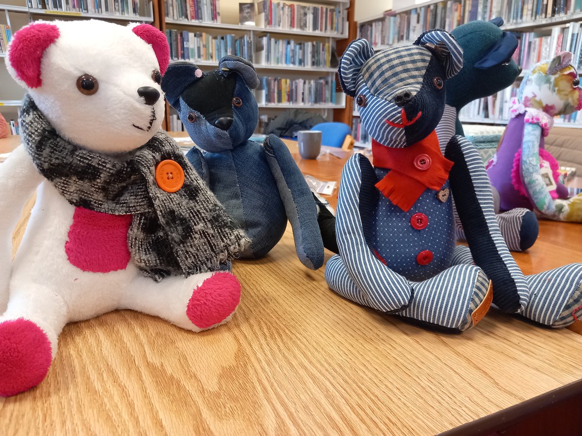 LibrariesGalway's tweet image. Ballybane Library hosted a series of Memory Bear workshops over the last 6 weeks. Participants enjoyed their time crafting, sharing stories and bringing their creations to life.   Well done to all involved!
#MemoryBears #BallybaneLibary #Galway