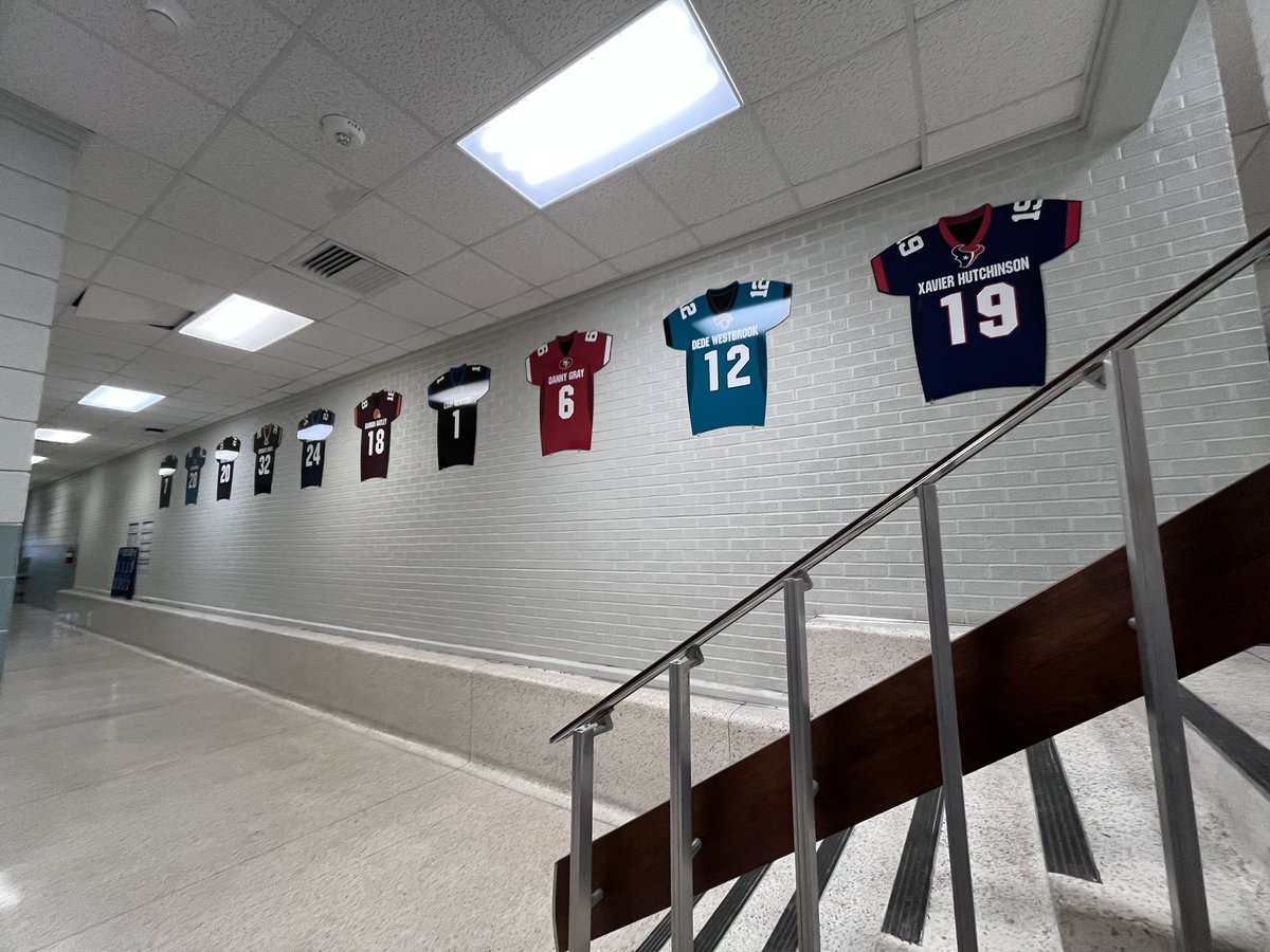 Got the first batch of professional jerseys hung!! We’ll keep adding until we have everyone’s up on the wall!! #D1OfferU #JUCO2PRO 🔵⚪️⚔️🏴‍☠️