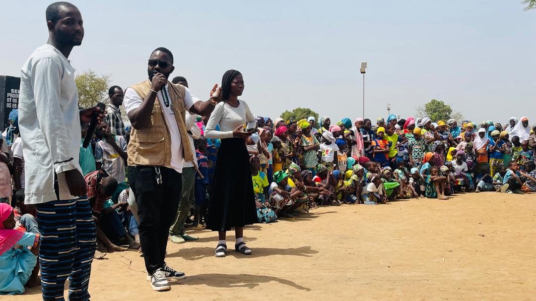 UNHCRCIV's tweet photo. @UNHCRCIV et les autorités ivoiriennes ont organisé un événement de sensibilisation à Timalah en Côte d'Ivoire pour renforcer la cohésion sociale et promouvoir la coexistence pacifique avec les communautés d'accueil.Des jeunes, des femmes, des chefs religieux, etc.ont participé. https://t.co/SXnEfNVaGE