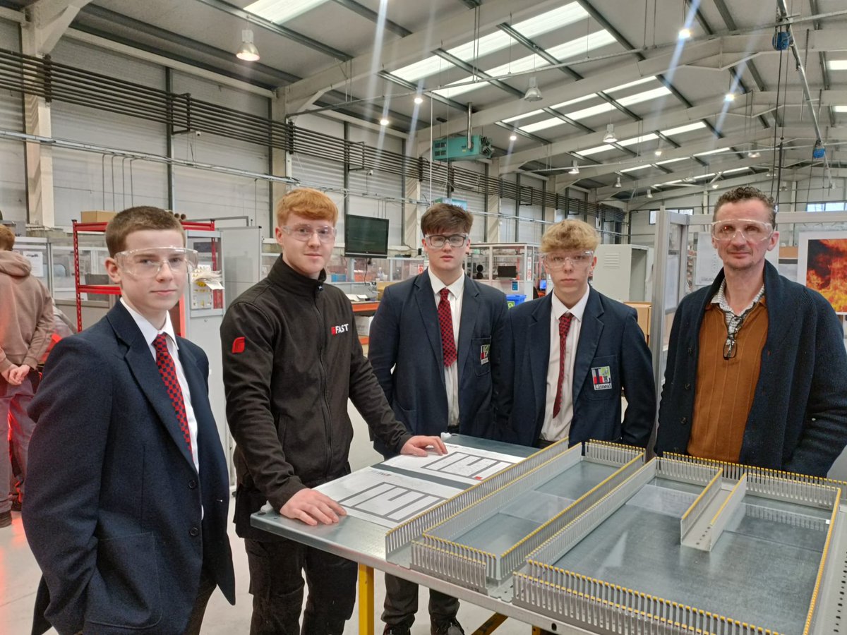 FAST_tech_ltd's tweet photo. Yesterday we welcomed students from Lisneal College to our Skeoge facility, as part of the @GEMXNW MakeME Academy programme. The students had the opportunity to learn about FAST, and some of exciting projects the team are currently working on.
#TeamFAST #GEMX #LisnealCollege https://t.co/gwJ1opRQ0B