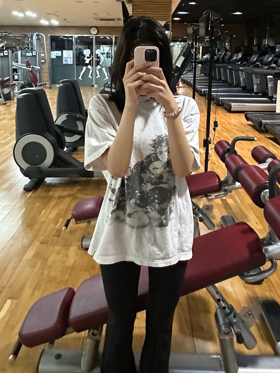lialand_'s tweet photo. OHH Lia is a demon slayer fan https://t.co/wXGjSaFpwv