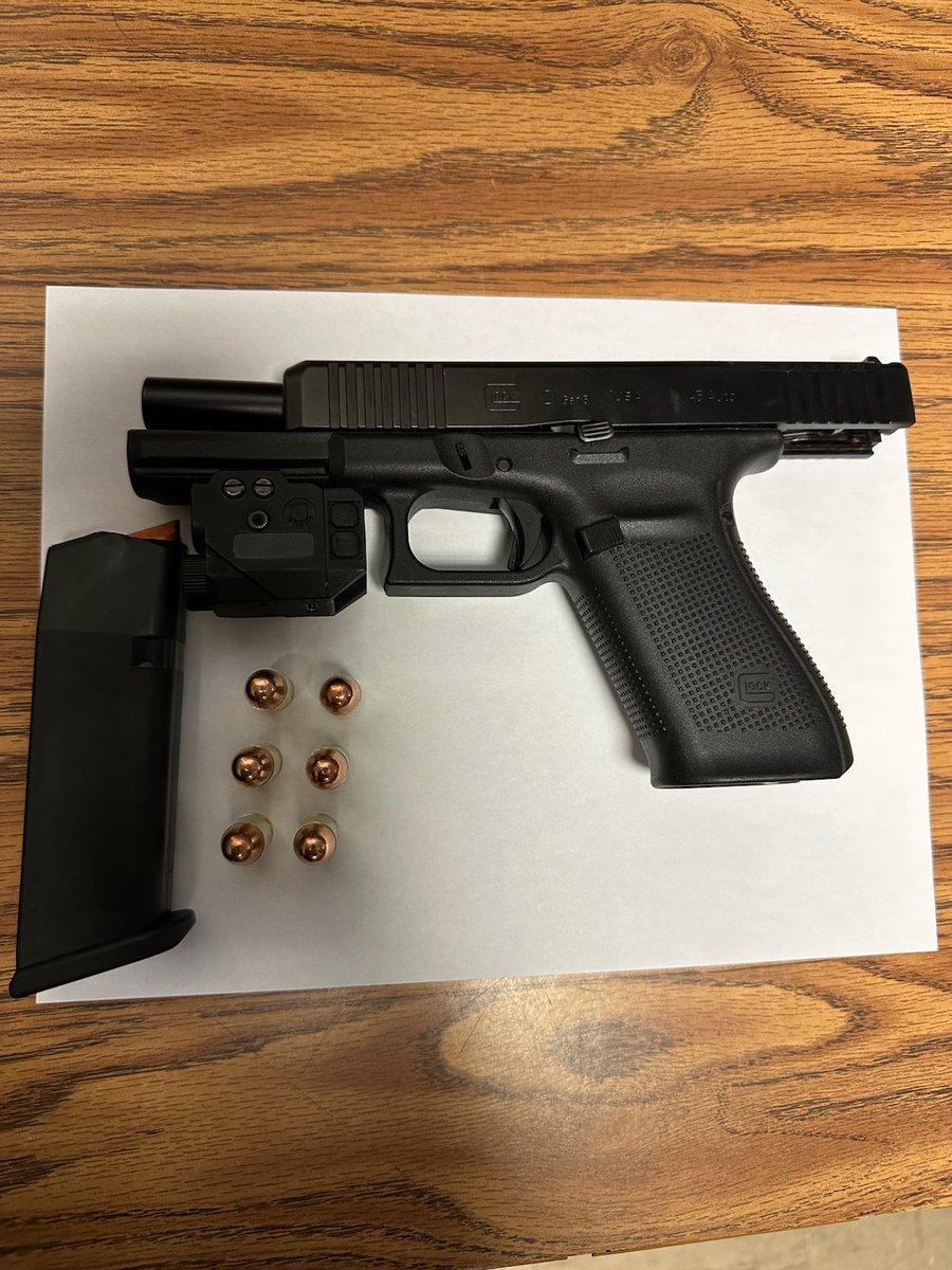 Joseph Busa (@ppdjosephbusa) on Twitter photo Great work by 39th District Officers P/O Lombardo & P/O Mooney. Individual in custody and a firearm recovered. <a href="/PPD39Dist/">PPD 39th District</a> Great work by 39th District Officers P/O Lombardo & P/O Mooney. Individual in custody and a firearm recovered. <a href="/PPD39Dist/">PPD 39th District</a>