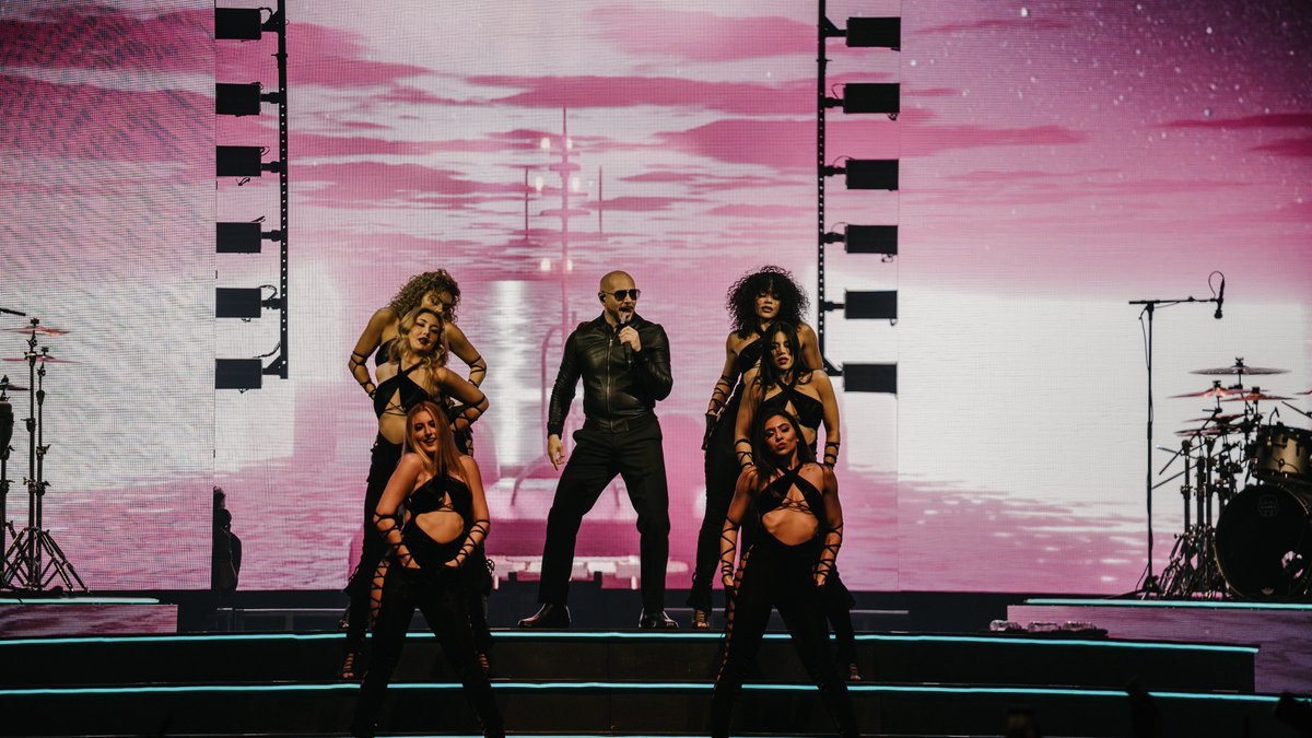 pitbull's tweet photo. What’s the craic, Dublin?! 🇮🇪 Thank you for an amazing show last night, what a way to start the tour!!!

London, see you next… 

(📸: @leeaaronbyrne) https://t.co/Uil2rn5c3g