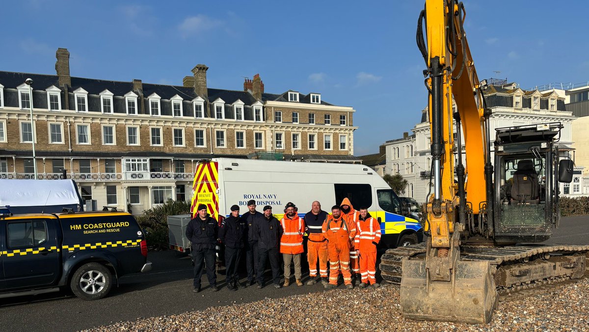 WorthingHeat's tweet photo. Worthing Heat Network was pleased to lend our digger and dump truck to assist with the safe removal of a historic gas canister discovered on Worthing Beach last week. Read the full post here:
https://t.co/UqPVm72RXV
@adurandworthing @HMCoastguard @RoyalNavy @sussex_police https://t.co/Qq0YBYxUsh