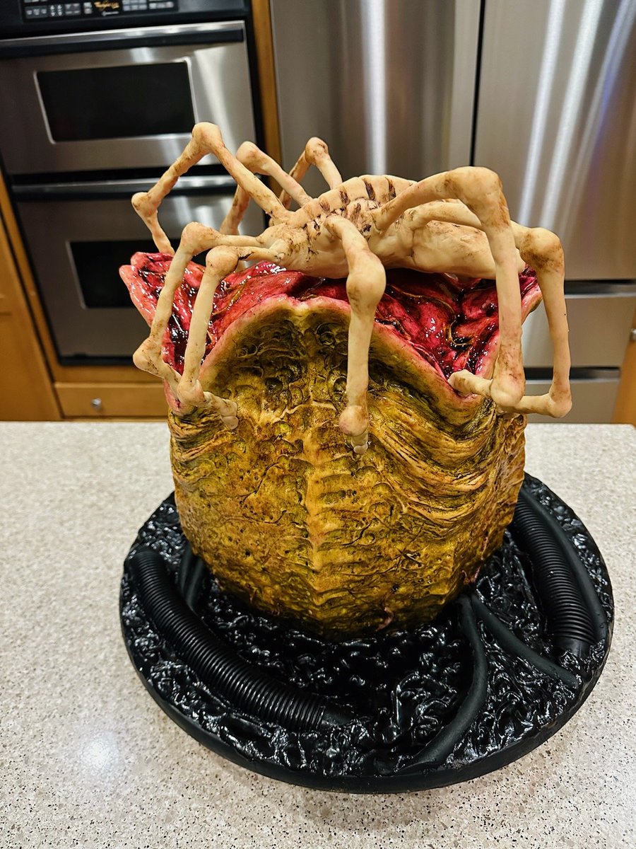 SirenCakes's tweet photo. Alien egg cake 
#AlienRomulus #facehugger https://t.co/jcO9Z6HDH4