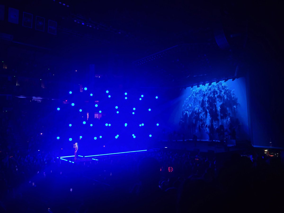 becs42's tweet photo. @KelseaBallerini I was literally in awe of these 2 sets. Sorry you feel like they're not getting the love they deserve https://t.co/jdfncTwThK