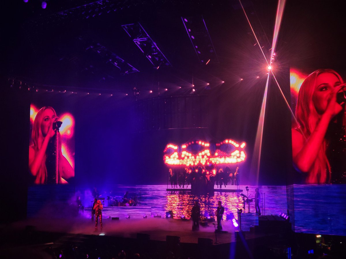 becs42's tweet photo. @KelseaBallerini I was literally in awe of these 2 sets. Sorry you feel like they're not getting the love they deserve https://t.co/jdfncTwThK