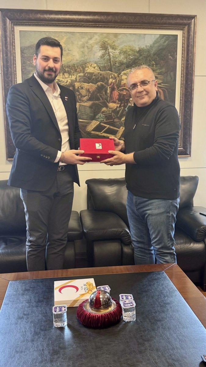 Bahçelievler Kaymakamımız Sayın Dr. Mehmet BOZTEPE’yi Şube Başkanımız M.Muvaffak KAYA ve yeni yönetimimizle makamında ziyaret edip şube çalışmalarımız hakkında istişare yaptık. Kendilerine misafirperverliklerinden dolayı teşekkür ederiz.