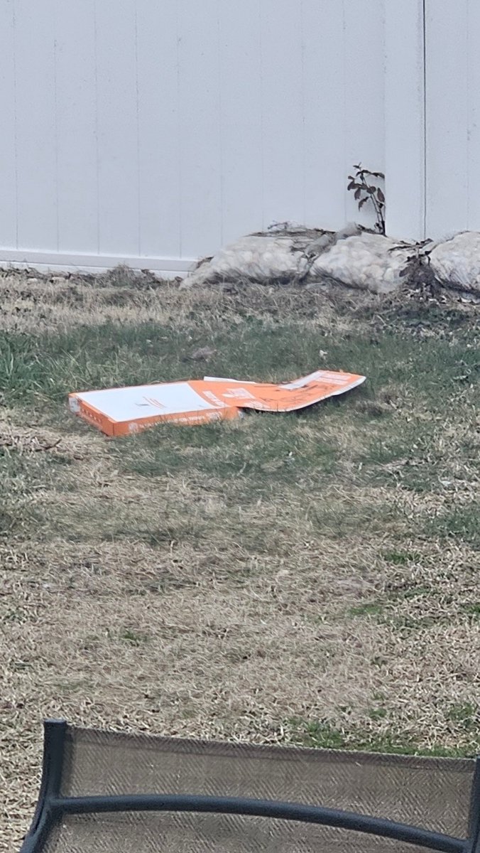 TheHangryBeagle's tweet photo. Here's proof! When it comes to food, I CAN &amp; WILL go into super stealth mode &amp; steal as much of it as I possibly can &amp; I WILL fit all of my yummy loot through my escape hatch (dog door)
AHH, I'm so stuffed right now😋 I had double pep, extra cheese! Need a nap to digest..Zzzzzz https://t.co/jKl9eS3pTj