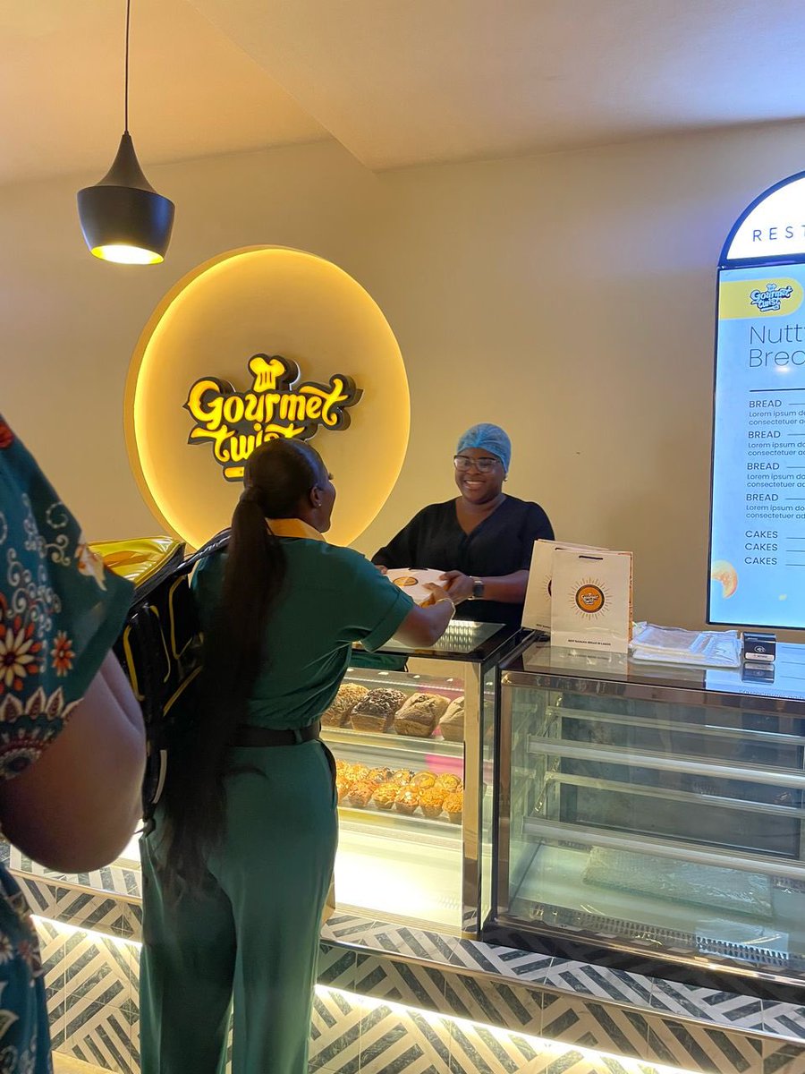 humairehhassan's tweet photo. I no get any Valentine gift this year but seeing Hilda Baci just made my week. Thanks to Glovo for making it happen. 

#LoveInTheBox https://t.co/Dehvd6fXHc