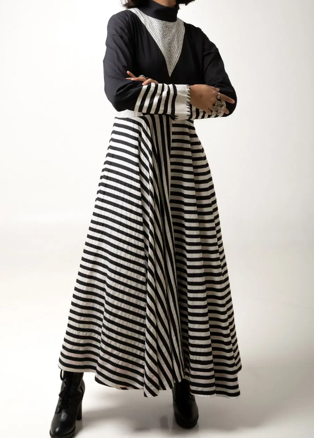 Ka-Sha. Monochrome cotton dress.

aashniandco.com/ka-sha-monochr…