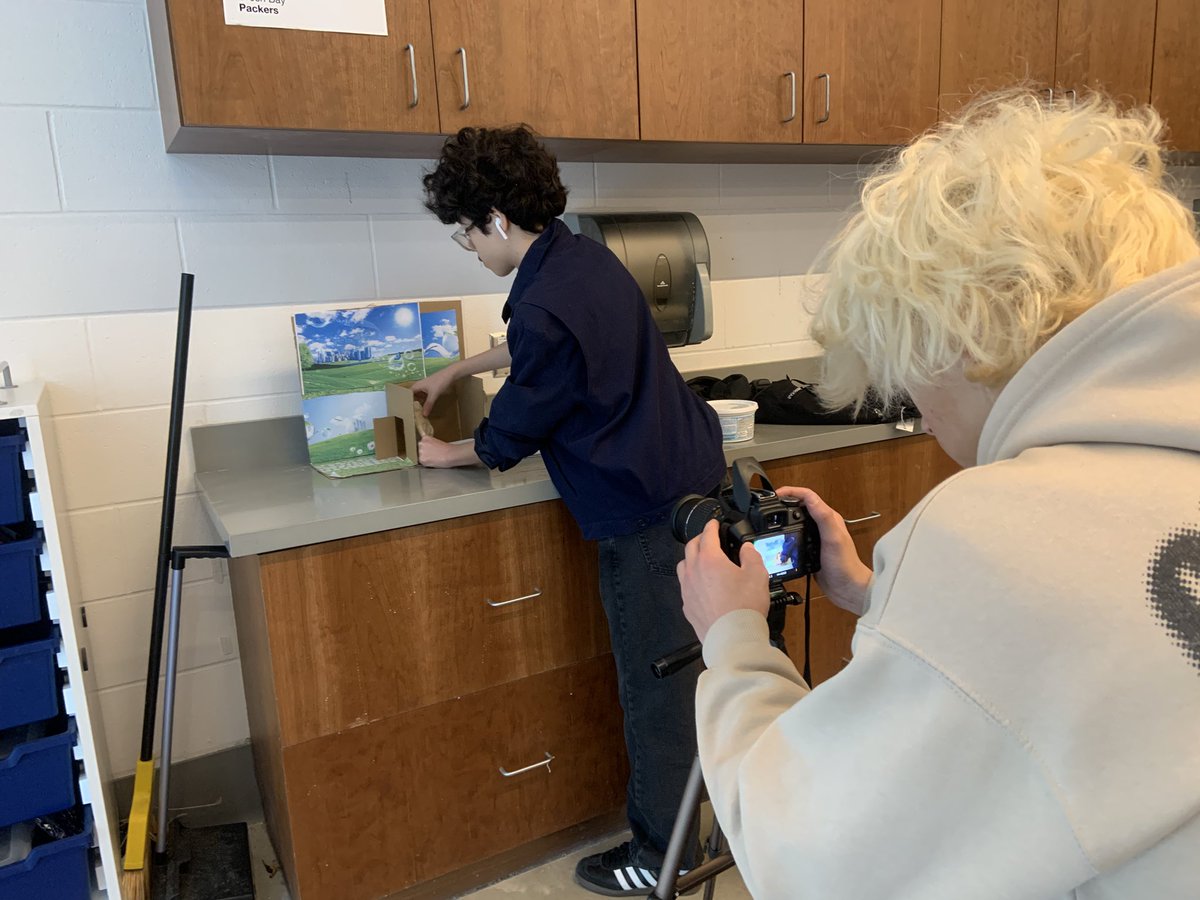 Photography in motion! Students began their claymation project today! In the coming weeks, everyone will create their own stop motion mini-movies. We are looking forward to the results! <a href="/AHISD/">Alamo Heights ISD</a> <a href="/AHHSmules/">AHHS Mules</a> <a href="/AHISDFineArts/">Alamo Heights ISD Fine Arts</a> <a href="/ArtTeach_AHHS/">ArtTeach_AHHS</a>