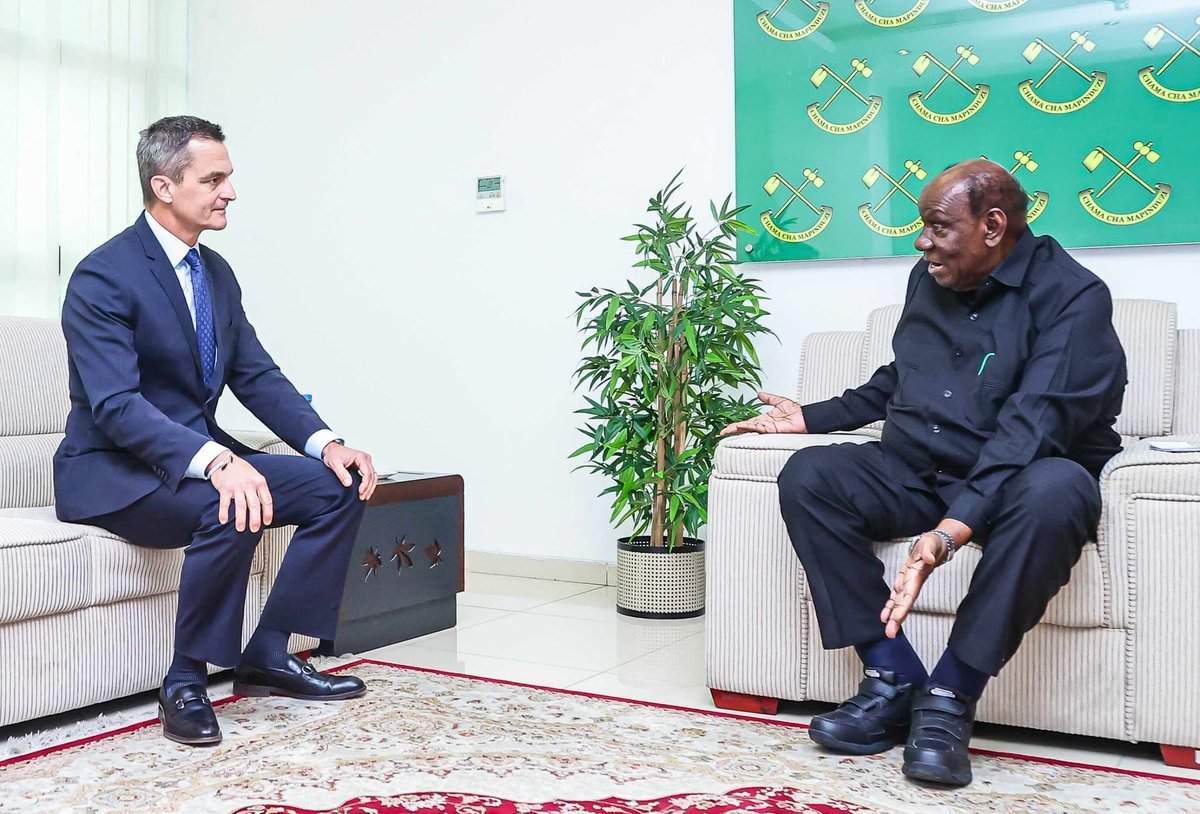 WASIRA AIHAKIKISHIA MAREKANI UCHAGUZI KUWA HURU NA HAKI

MAKAMU Mwenyekiti wa Chama Cha Mapinduzi (CCM), Ndg. Stephen Wasira amesema kipaumbele cha Chama wakati wote ni kuhakikisha nchi inakuwa na amani.

Pia, ameihakikishia kuwa uchaguzi mkuu unaotarajiwa kufanyika baadae mwaka
