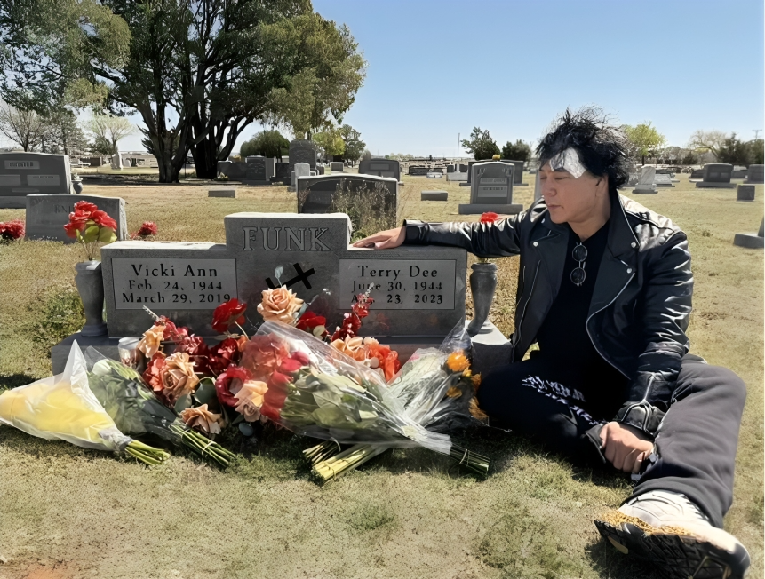 allan_cheapshot's tweet photo. Atsushi Onita at Terry Funk's grave. https://t.co/VL7tF525Ya