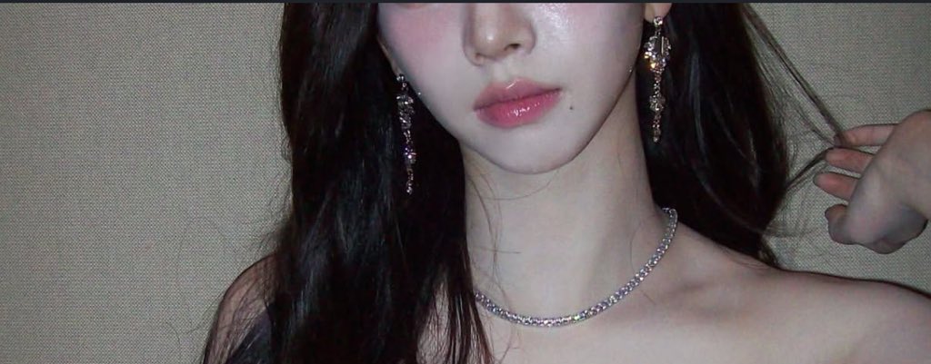 hourlykrn's tweet photo. she’s so pretty https://t.co/XP3YdJdvwu