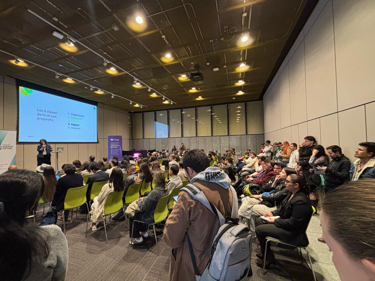 ¡Comenzó el #FITSBogotá2025 y estamos a sala llena en Ágora Bogotá! Y con más de 1000 inscriptos en formato virtual. ¡Gracias por acompañarnos!