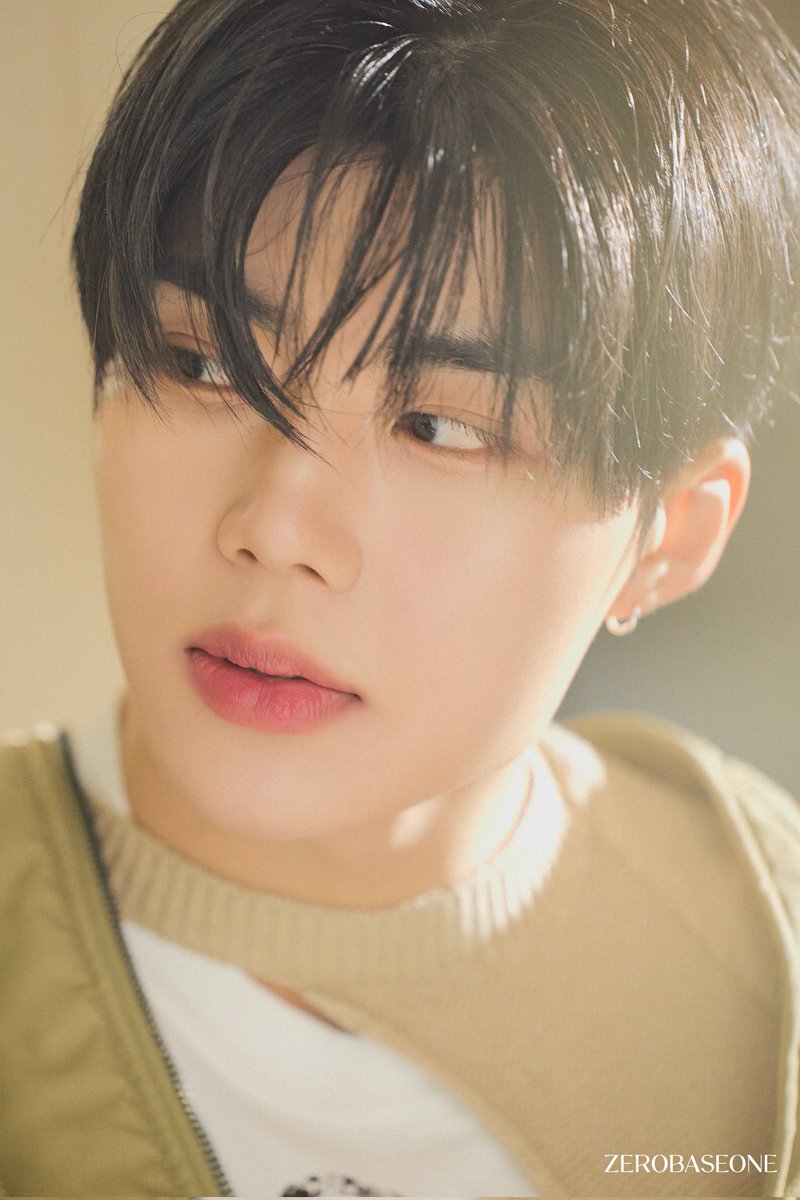 GUNWOOKBRASIL's tweet photo. [📸] #GUNWOOK em atualização dos bastidores do MV de ‘Doctor! Doctor!’ no Mnet Plus. 

#PARKGUNWOOK #박건욱
#ZEROBASEONE #ZB1 #제로베이스원 https://t.co/b3d5swGQpI