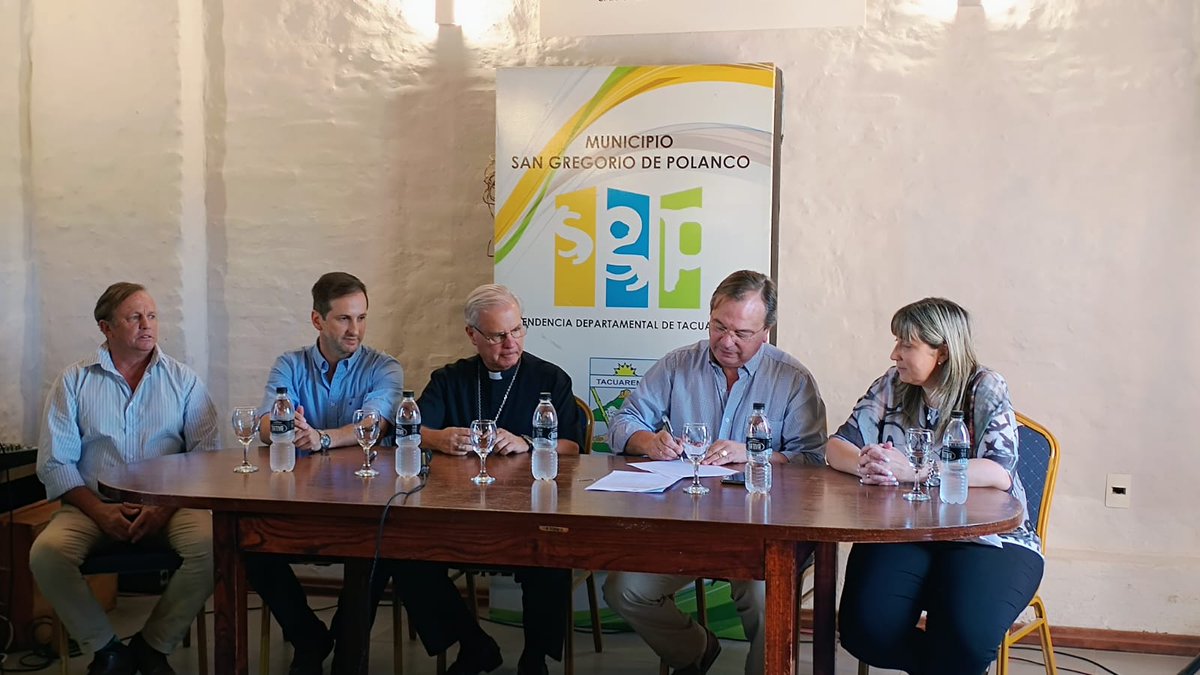 Ministerio de Transporte y Obras Públicas (@mtopuy) on Twitter photo 🫱🏻🫲🏽 El Ministro <a href="/JLFalero/">José Luis Falero</a> y la Iglesia Católica Apostólica Romana – Diócesis de Tacuarembó firmaron un convenio para la impermeabilización y reparación de la Iglesia Santa Isabel de Portugal en Paso de los Toros. El templo, declarado Monumento Histórico Nacional en 2002, recibirá 🫱🏻🫲🏽 El Ministro <a href="/JLFalero/">José Luis Falero</a> y la Iglesia Católica Apostólica Romana – Diócesis de Tacuarembó firmaron un convenio para la impermeabilización y reparación de la Iglesia Santa Isabel de Portugal en Paso de los Toros. El templo, declarado Monumento Histórico Nacional en 2002, recibirá