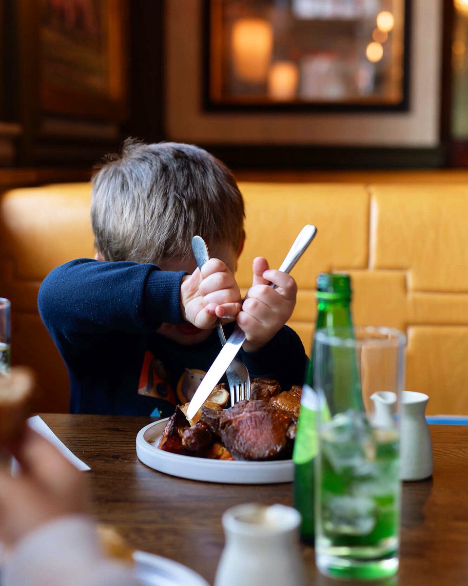 Little roasts for little foodies! Come enjoy a Sunday Roast for all the family 🍽️ 

Book now to avoid disappointment ✨

#sundayroast #littleroast #thebullstreatham #youngspubs