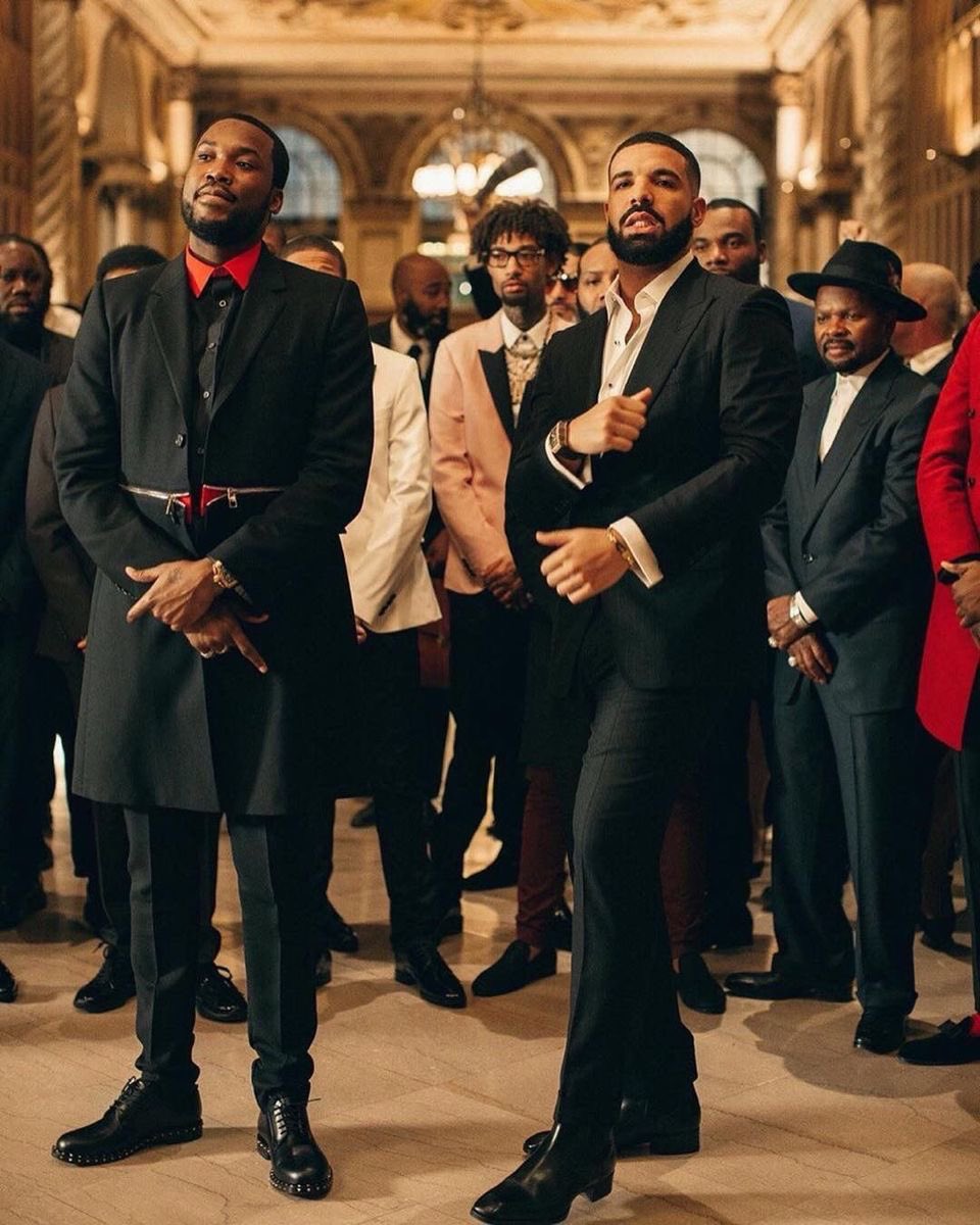 MeekMill18st's tweet image. “Going Bad” is now eligible for being a diamond record ✨✨✨✨✨✨

#MEEKMILL