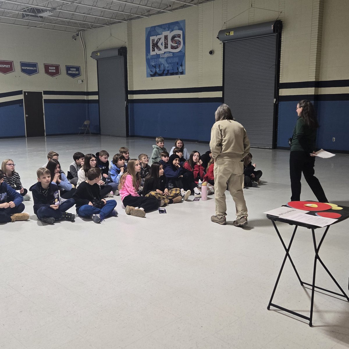 MrsRobertsonKIS's tweet photo. Nature Scopes Binocular Astronomy Program!  We used our binoculars to learn about Star magnitude! @GeaugaParks @KenstonSchools @KenstonKMS @kelly_kris_ https://t.co/V2rNGt0YqE