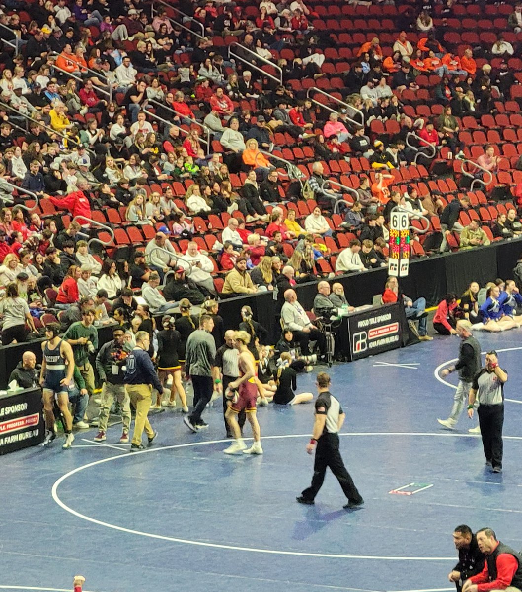 Ankeny_Hawks's tweet photo. @ankenywrestling goes 6 for 6 in wrestlebacks this morning as AJ Rouh picks up a 19-15 win. All 6 will wrestle later this morning. Quarterfinals coming up! #FeathersFly https://t.co/UTKubIZl6h