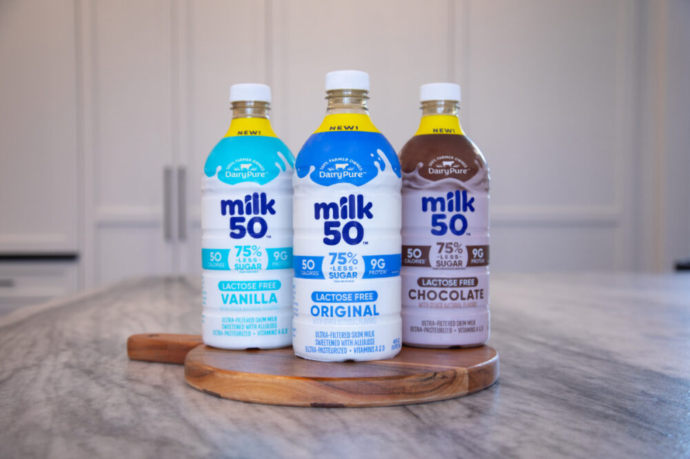 DairyWest's tweet photo. Dairy, #Reinvented! 🥛

@dfamilk's new #Milk50 delivers 9g of #protein, 75% less sugar and just 50 calories per serving—without sacrificing taste!

💡 Why it’s a game-changer:
• Ultra-filtered
• Lactose-free dairy
• Naturally sweetened

🔗 Read more at https://t.co/h07FoL9KM2 https://t.co/1SgnyBsXTl