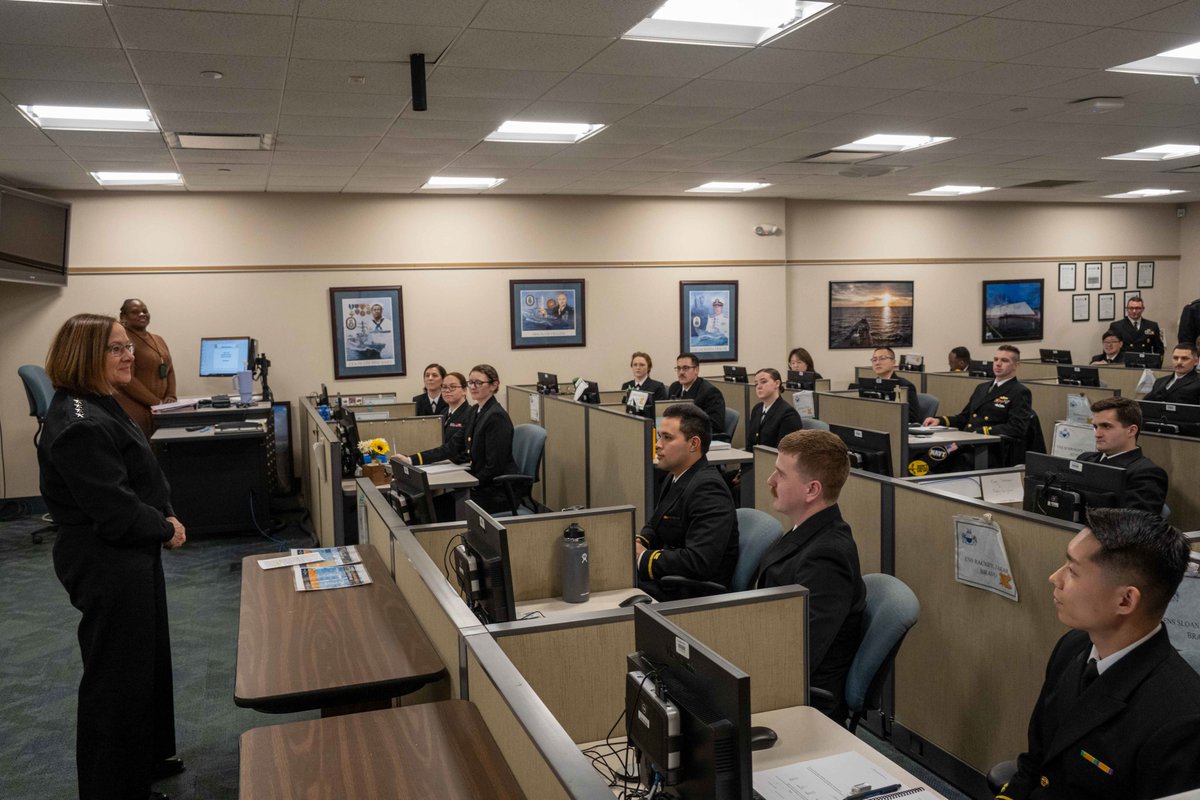 USNavyCNO's tweet image. It was great to speak with the warfighters who are on the front lines of @USNavy #training on our evolving operational security environment. These experts are exploring new ways to confront the challenges posed by the changing character of warfare.