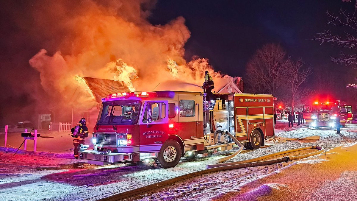 BroadviewHtsFD's tweet photo. Broadview Heights Fire is looking to hire a full-time firefighter/paramedic! See link in bio for application details and job description. https://t.co/vY8Gh8dscF