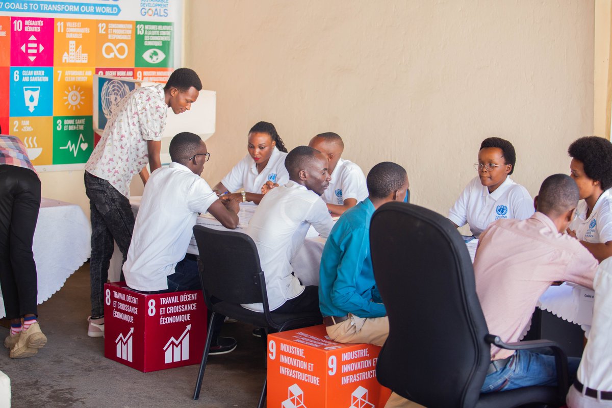 ODDNewsBurundi's tweet photo. 📱 Une jeunesse mieux informée sur les #ODD,c’est une valeur ajoutée ds l'accélération de cet agenda commun.
 🌍 Agissons concrètement, pas seulement en théorie.
 ❓ Question à se poser : Dans 5⃣ ans, quelles actions aurai-je réalisées pour un monde meilleur ?
#17ODD #Agenda2030 https://t.co/y4jQYtBtYl