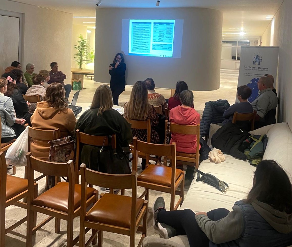 CryptoDomAlts's tweet image. 🔵Ayer, nuestra compañera Sandra Pérez, de la delegación de Medina de Pomar, impartió una charla sobre #autismo en el Centro Intergeneracional Encarnación Bustillo, en #Villarcayo, con motivo del #DiaInternacionalAsperger.