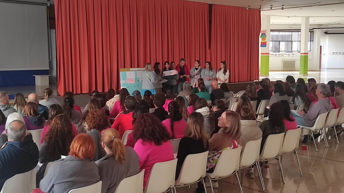 CEEVdlECheste's tweet image. El claustro pedagógico nos ayudó a compartir que valores aportamos en el trabajo, que relaciones establecemos en el mismo...a través de la lectura del capítulo: una buena vida en el trabajo del estudio de Harvard. ¡Qué importante es tener relaciones de calidad!