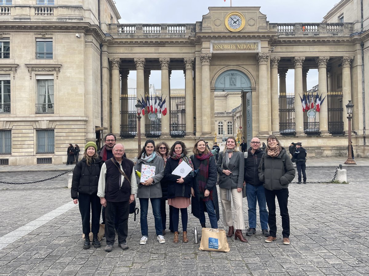Hier a eu lieu un moment important pour la société civile et les citoyens engagés pour garantir l’accès de toutes et tous à une alimentation choisie, saine et durable. 103 députés ont signé une proposition de résolution visant à la reconnaissance du droit à l’alimentation et à