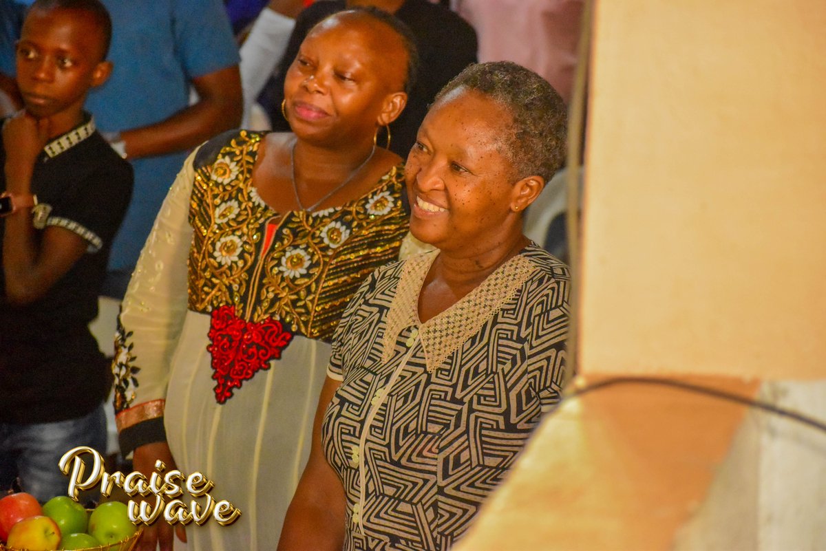 TeamIAM001's tweet photo. Revisiting the highlights of Praise Wave Concert 2025! Tee Great's set was definitely a standout moment as he delivered masterclass performance#TeeGreat #PraiseWaveConcert2025 https://t.co/B87t1aadkN