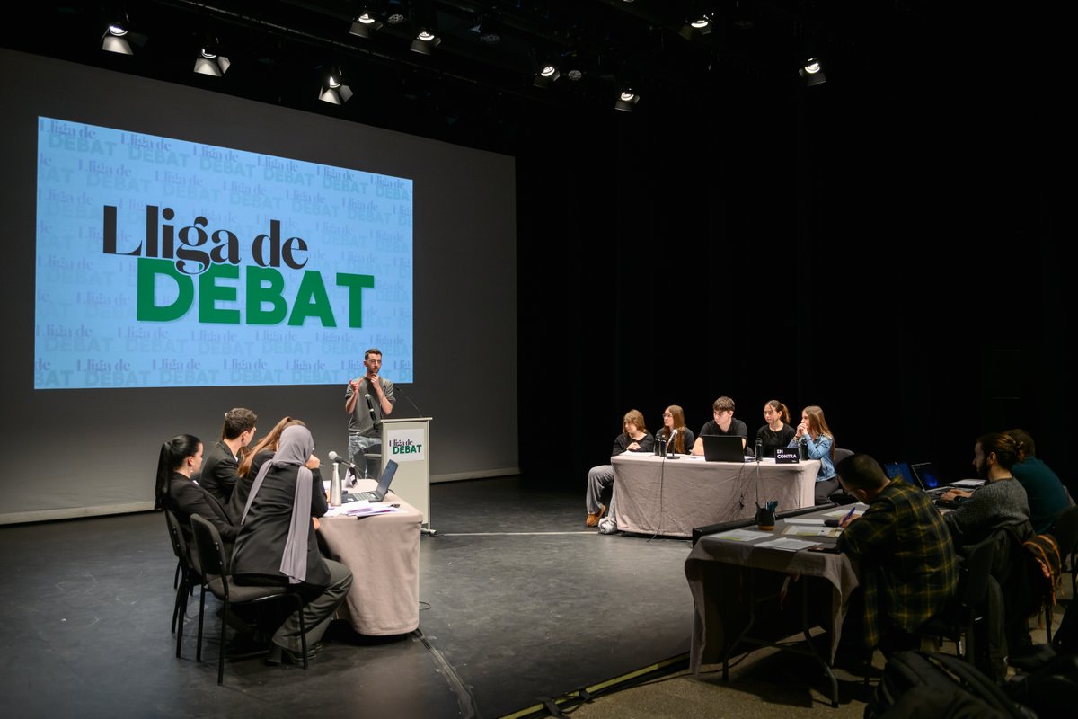 Universitat Autònoma de Barcelona (@uabbarcelona) on Twitter photo 120 alumnes de 24 centres de secundària i batxillerat participen a la <a href="/lligadebatUAB/">Lliga de Debat de la UAB💭</a>.
✅ L'equip guanyador representarà la #UAB a la final de <a href="/xarxavives/">Xarxa Vives d'Universitats</a>
ℹ uab.cat/web/sala-de-pr… 120 alumnes de 24 centres de secundària i batxillerat participen a la <a href="/lligadebatUAB/">Lliga de Debat de la UAB💭</a>.
✅ L'equip guanyador representarà la #UAB a la final de <a href="/xarxavives/">Xarxa Vives d'Universitats</a>
ℹ uab.cat/web/sala-de-pr…