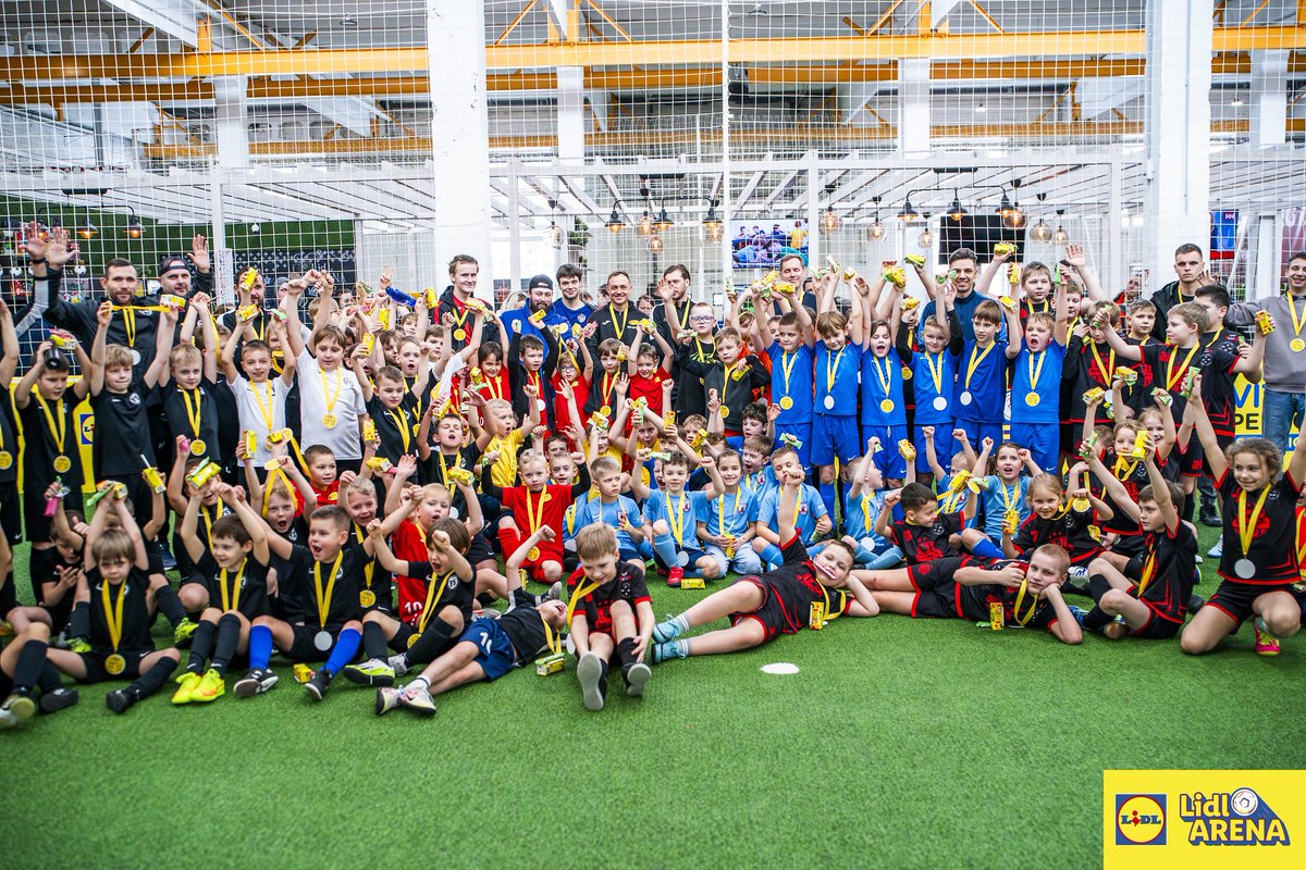 16. februārī Lidl Arena pārvērtās par īstu futbola epicentru! Visa diena pagāja ne tikai spēļu, bet arī prieka, draudzības un sportiska azarta zīmē. Mazākie sportisti sacentās 3 pret 3 formātā, kur katrs vārtu guvums tika svinēts ar neviltotu sajūsmu.

#lidlarena #futbols