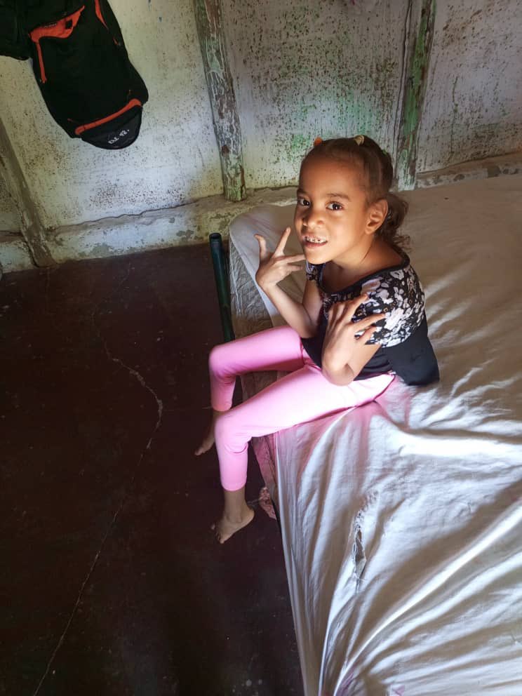 Arelysnew's tweet photo. Buenas tardes amigos de X vengo por aquí para pedir una ayuda con una silla de ruedas para la niña “tiene 6 años es yoeglis Solórzano” no camina y es de los valles, quien me pueda donar una silla de ruedas 🧑‍🦽 agradecida ella no camina 🥹@AlexaGomezDos @negromangueraa @JRPetare https://t.co/z4BVgFu8Np