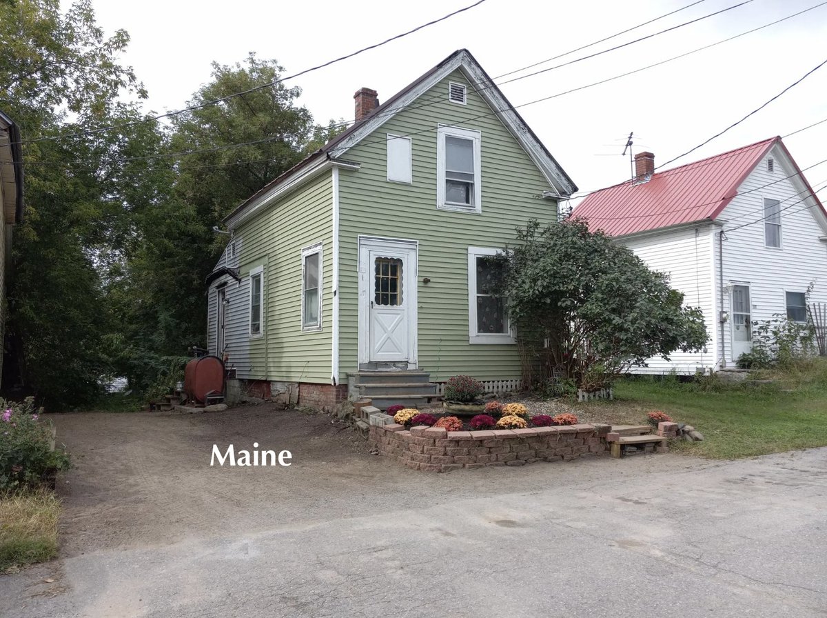 oldhouseunder50's tweet image. oldhousesunder50k.com/under-75k-thur…

UNDER $75K THURSDAY

$69,900

Cozy 2-bedroom #home in #Maine that needs TLC on a lovely lot with #waterview.