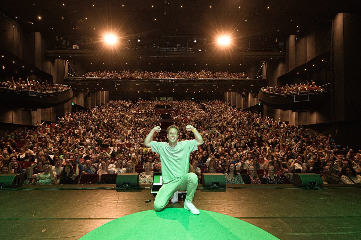 Na 10 jaar de inlog van mijn X-account weer opgezocht. Inmiddels is OERsterk per 2025 gestopt, maar loopt mijn OERsterk theatertOER nog wel t/m april dit jaar (56 theaters in totaal). 

Inmiddels al 48 theaters gehad, dus nog 8 theaters te gaan! Check oersterk.nu/theatertoer/