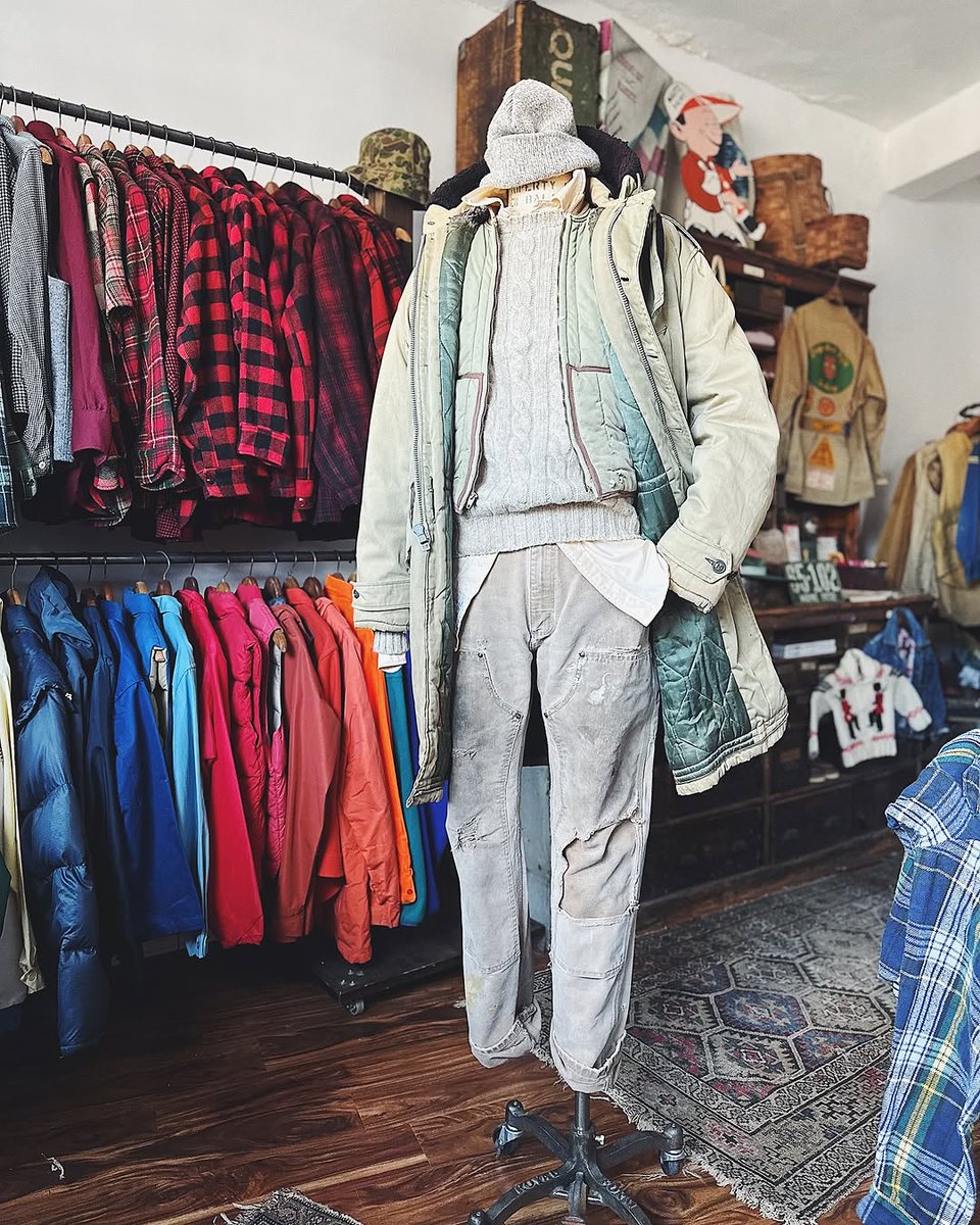 if you're in NYC, the menswear marketplace Alfargo's is happening tomorrow and saturday. one of my favorite vintage shops, Wooden Sleepers, has a booth there. they have great americana, prep, and workwear. 

NeueHouse Madison Square
110 East 25th Street