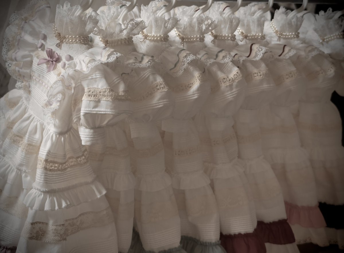 안녕하세요.
Ethereal 배송일 안내드립니다.
제작이 생각보다 오래걸렸습니다.
기다려주셔서 감사합니다.
제작 마무리중입니다.
A set 는 25일
B set 는 27일 배송될예정입니다.
색상이 다양하고 구성도 다양해서 배송실수가 없도록 나눠서 배송하는점 양해 부탁드립니다.