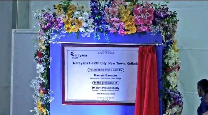 ModelBengal's tweet image. পূর্ব ভারতের বৃহত্তম হাসপাতালের আজ শিলান্যাস করলেন মাননীয়া মুখ্যমন্ত্রী মমতা বন্দ্যোপাধ্যায়।রাজারহাট নিউটাউনে ১৫০০ কোটি ব্যয়ে ৭.২ একরের ওপর ১১০০ বেডের এই হেলথ সিটি গড়ে তুলছে নারায়না গ্রুপ।

দু বছরের মধ্যে এই হাসপতাল ক্যাম্পাসের প্রথম ফেজ খুলে যাবে..

মোট কর্মসংস্থান - ১০০০০+