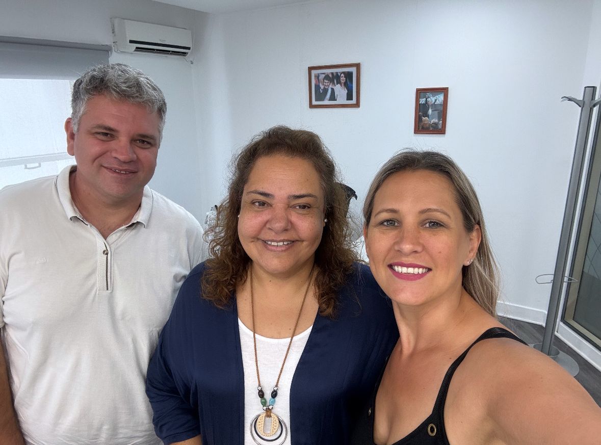 Nos reunimos con <a href="/MiriamNiveyro/">Miriam Niveyro</a>, titular del <a href="/foroalberdiano/">Foro Alberdiano</a>, para sumarnos al gran trabajo que realizan en Argentina y la región 🇦🇷🤝. Defenderemos los valores de la vida ❤️, la familia 👨‍👩‍👧‍👦 y la libertad 🕊️ para todos los argentinos. ¡Sigamos adelante! 🚀 #Argentina #Valores