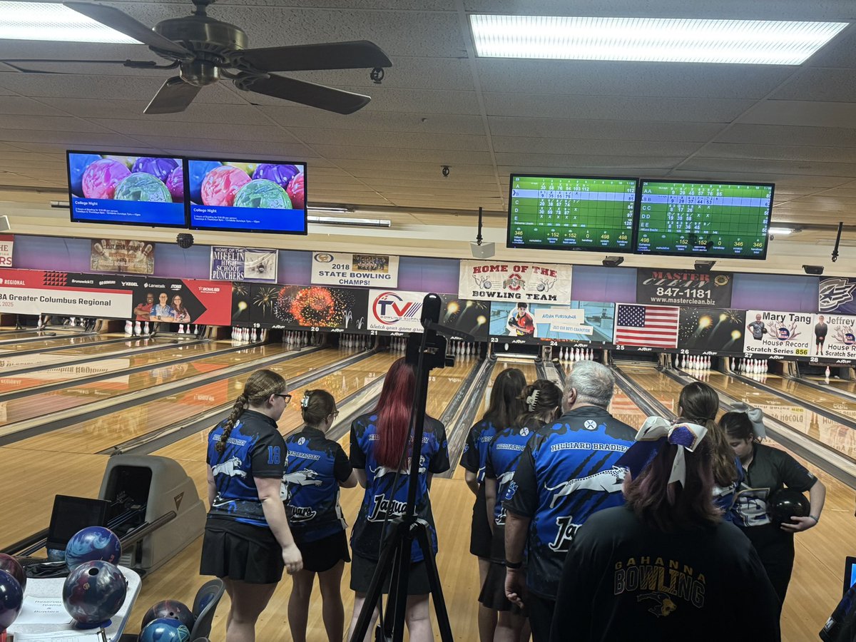 Bradley Girls Bowling at HP Lanes! Looking for that top 16 finish to advance! Let’s go Jags! 🐆🎳