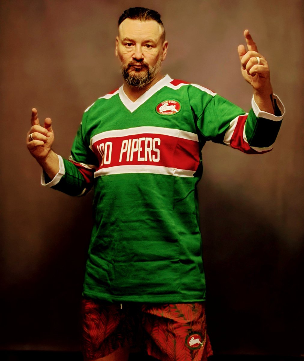 New arrivals! Bday gifts from my amazing wife! Board shorts are cool it's mid winter here in Canada so won't get used much yet but this old school jersey is amazing! <a href="/SSFCRABBITOHS/">South Sydney Rabbitohs 🐰</a> #TorontoBunniesFan <a href="/ZacBailey14/">Zac Bailey</a>