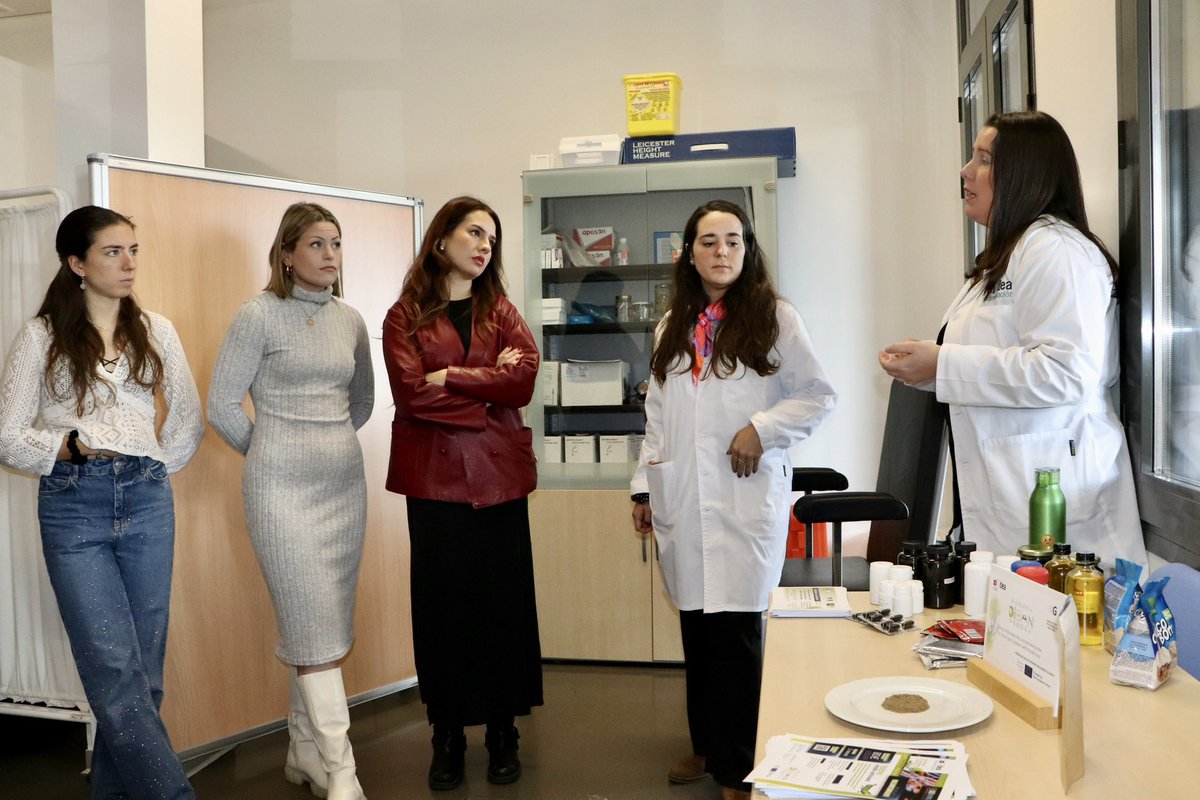 😊 Y esta es la cara que se nos queda después de visitas como la del <a href="/EfaValdemilanos/">Efa Valdemilanos</a> y de quienes están cursando el Máster de Nutrición en la <a href="/UEuropea/">Universidad Europea</a>. 

¿Y por qué? Con sus preguntas e interés, nos siguen motivando para que nuestra #investigación🔬 sea útil a la sociedad.