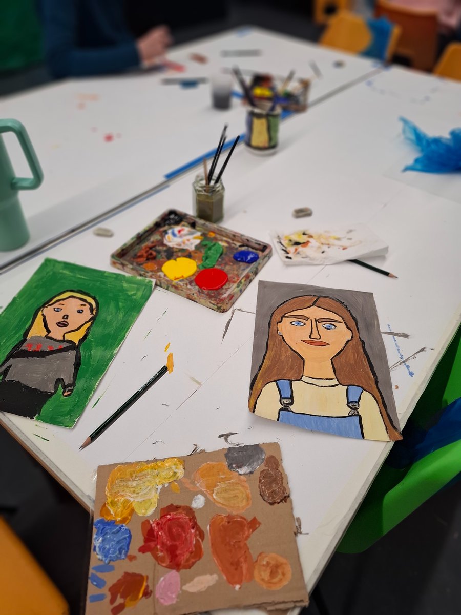 Today' s Portrait painting workshop for Half-term at Turnpike Gallery . Thank you to everyone who took part. 

#manchesterart #halfterm #art #portrait #portraitpainting #tinaramosekongo