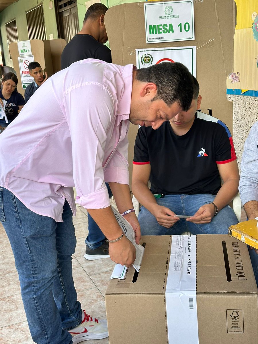 Cuando en algún momento coloquemos mi cara, nuestra cara en ése Tarjetón de lo que sea se va a ir el Valle del Cauca detrás de él. Vamos darle duro ahora a ése Senado y a ésa Cámara por el Valle del Cauca.