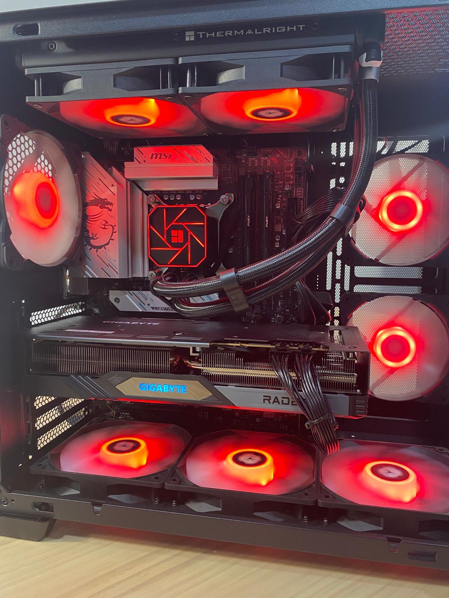🔥 ¡PC GAMING PERSONALIZADO A OTRO NIVEL! 🎮✅ Máximo rendimiento en 1440p y 4K
✅ Potente y eficiente para gaming y multitarea
✅ Personalizado para un equilibrio perfecto entre potencia y estabilidad🎯 
¿Qué opinas de esta bestia? ¿Qué juego estrenarías en él? 🎮🔥
#GamingPC